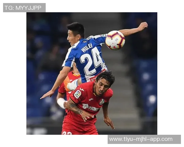 尼斯球员与球迷发生激烈冲突体育总监莫里斯遭殴打事件回顾 尼斯球员与球迷发生激烈冲突体育总监莫里斯遭殴打事件回顾