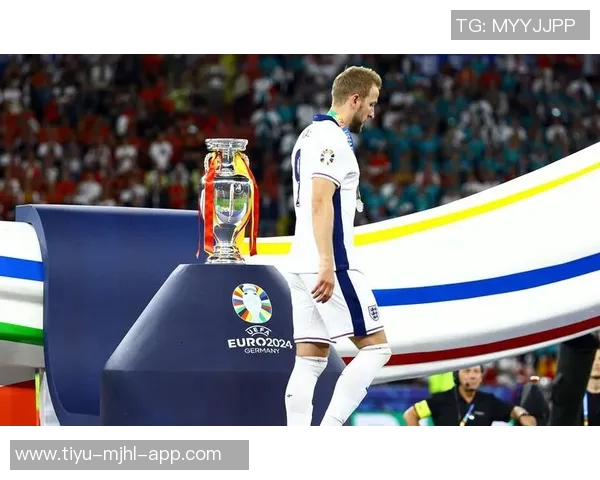 德甲第10轮最佳后卫表现惊艳12场打入6球多基终结拜仁纪录