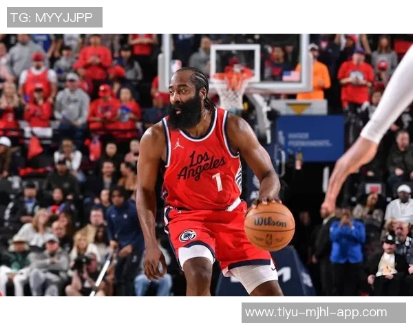 哈登状态回暖半场表现抢眼贡献12分5助攻正负值高达9 哈登状态回暖半场表现抢眼贡献12分5助攻正负值高达9